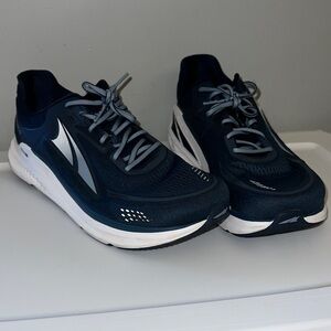 Altra Men's Athletic Shoes - Navy and White- Paradigm 6